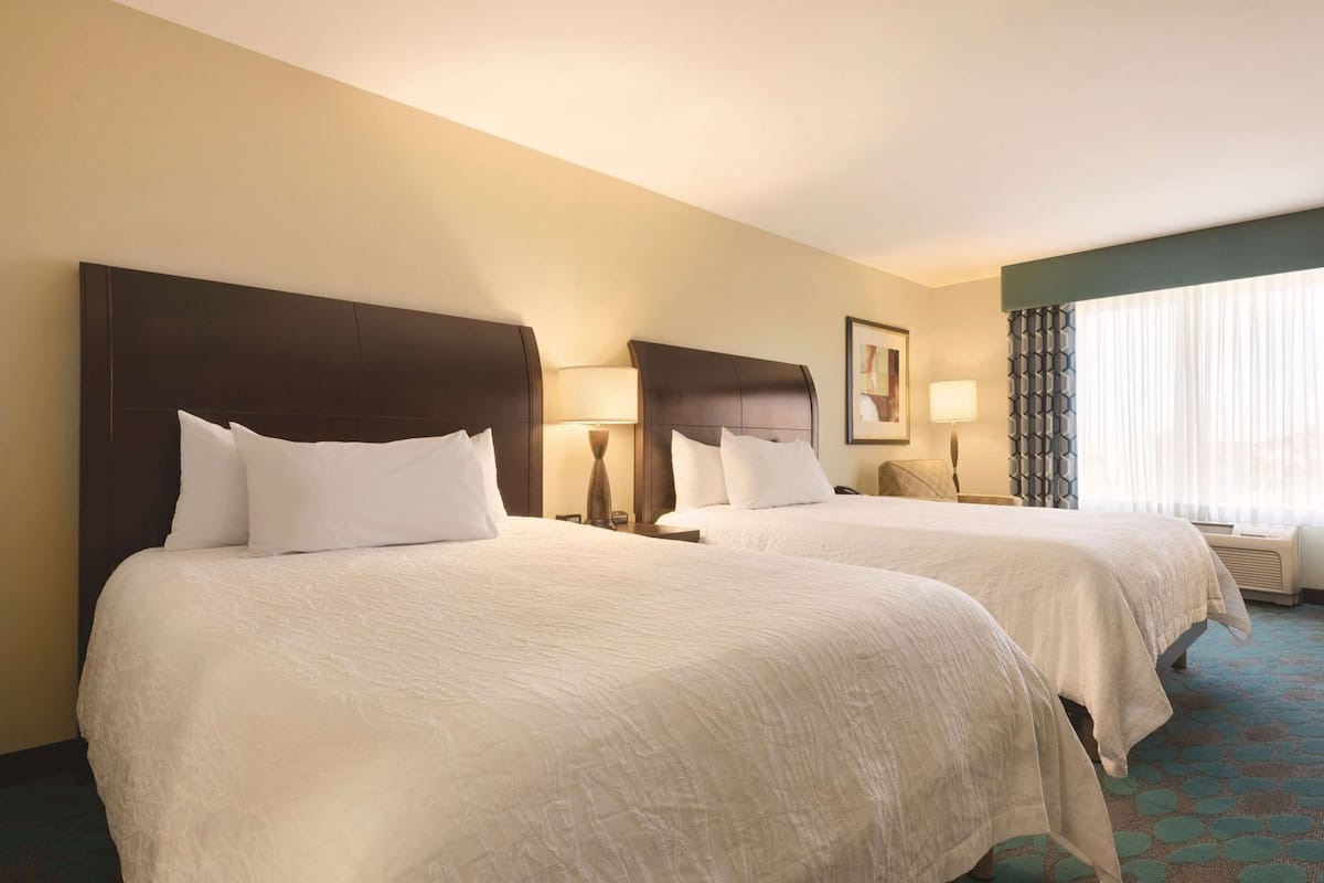 Egyptian cotton sheets, premium bedding, in-room safe, desk