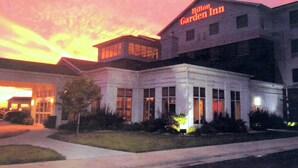 A Hilton Garden Inn hotel with a modern architectural design, featuring a prominent signage and a well-lit entrance. - Hilton Garden Inn Fargo (Fargo)