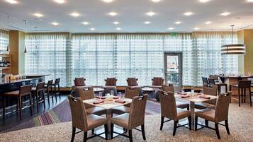 Petit déjeuner buffet servi tous les jours en supplément