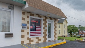 A building with a 'Key Box' sign, an American flag, and a 'Key Box' mailbox. - Budget Inn (Christiansburg)
