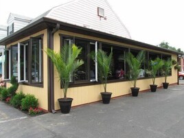 Se sirven almuerzos y cenas, cocina mexicana