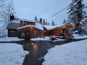 Front of property – evening/night - Cooper Spur Mountain Resort (Mount Hood)
