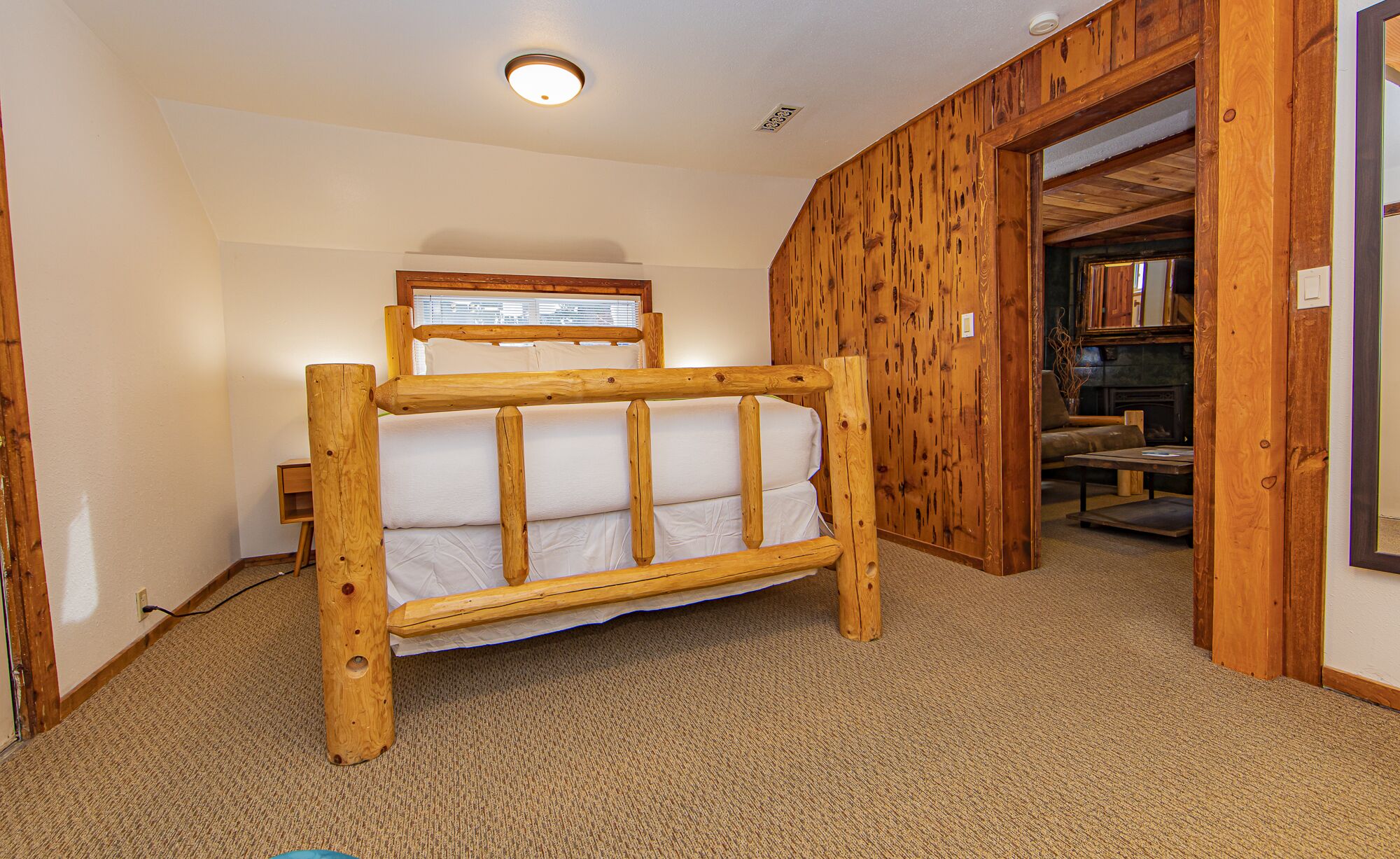 standard cabin, 1 bedroom(pet-friendly) | iron/ironing board, cots/infant beds, free wifi, bed sheets