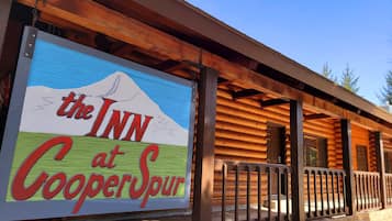 Condo, 2 Bedrooms, 1 Loft | Iron/ironing board, cribs/infant beds, free WiFi, bed sheets