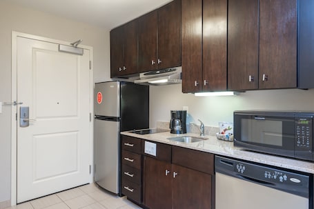 Refrigerador con freezer, microondas