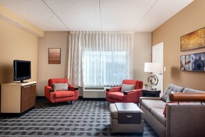 32-inch flat-screen TV with satellite channels, TV - TownePlace Suites by Marriott Mooresville (Mooresville)