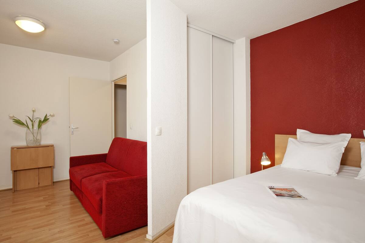 Apartment 4 persons | Desk, soundproofing, iron/ironing board (on request)