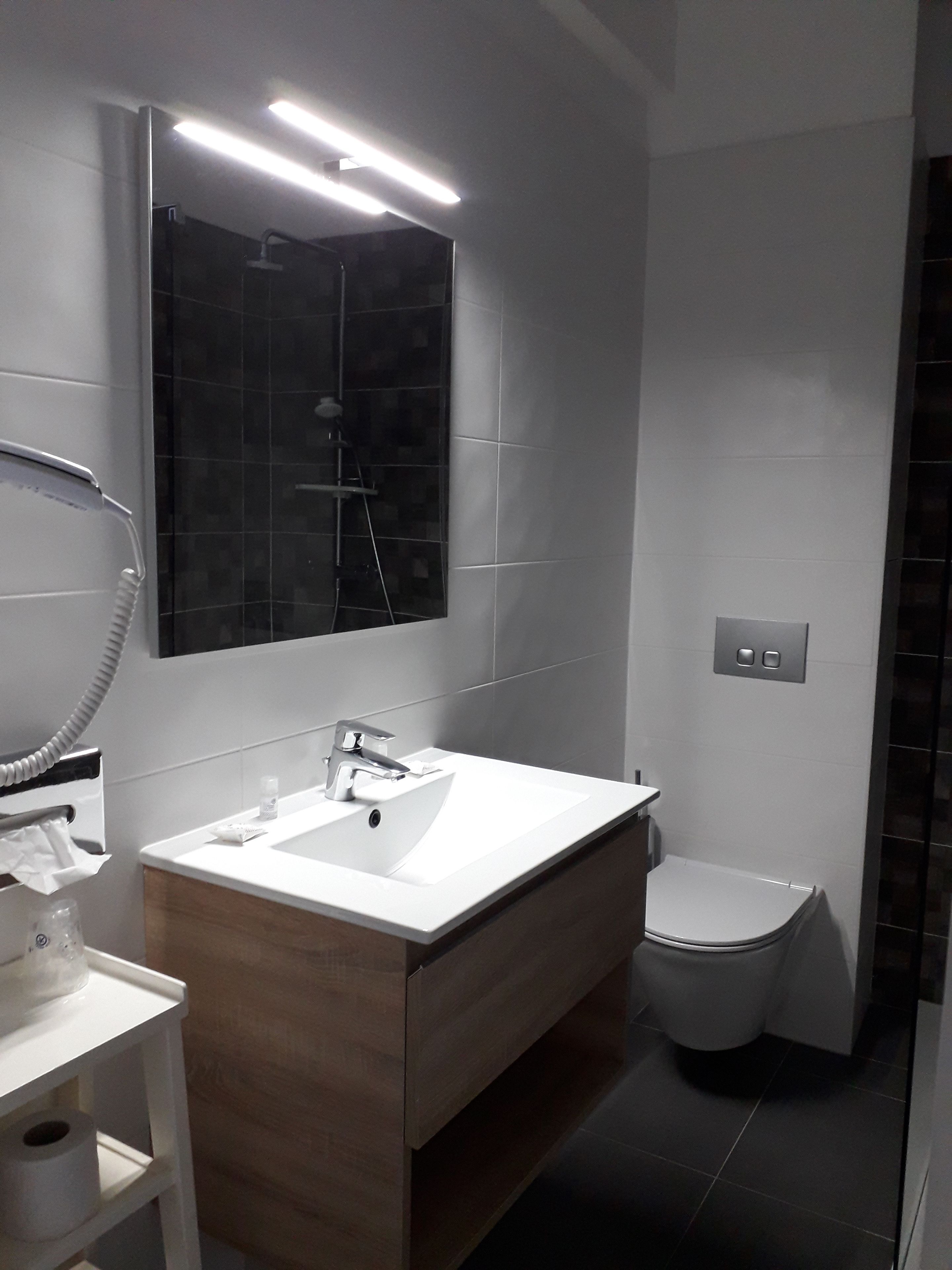 double room with city view | bathroom | free toiletries, hair dryer, towels