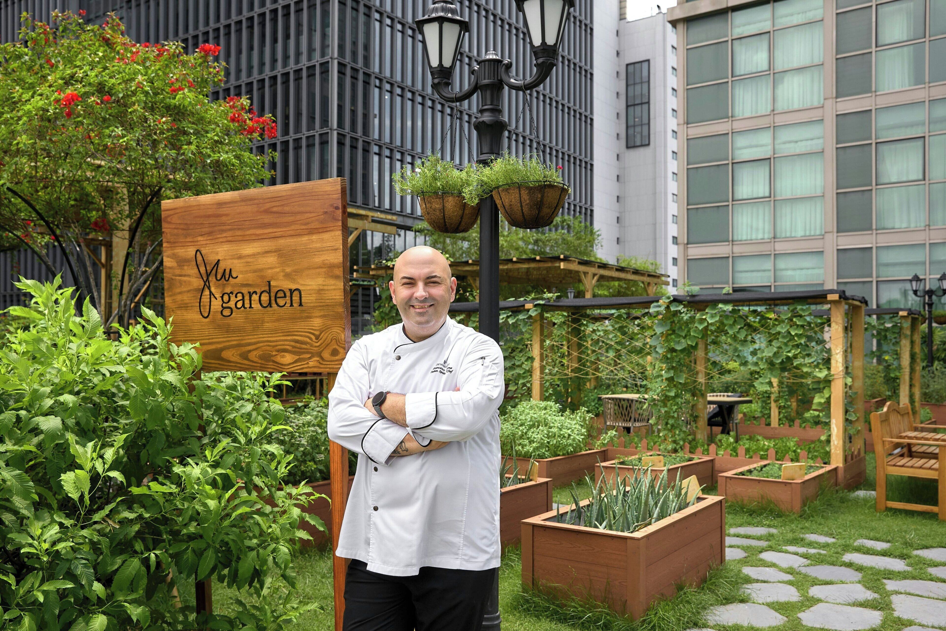 3 restaurants, breakfast, lunch, dinner served; italian cuisine