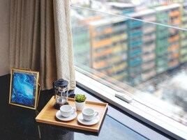 迷你吧、客房内保险箱、办公桌、遮光窗帘