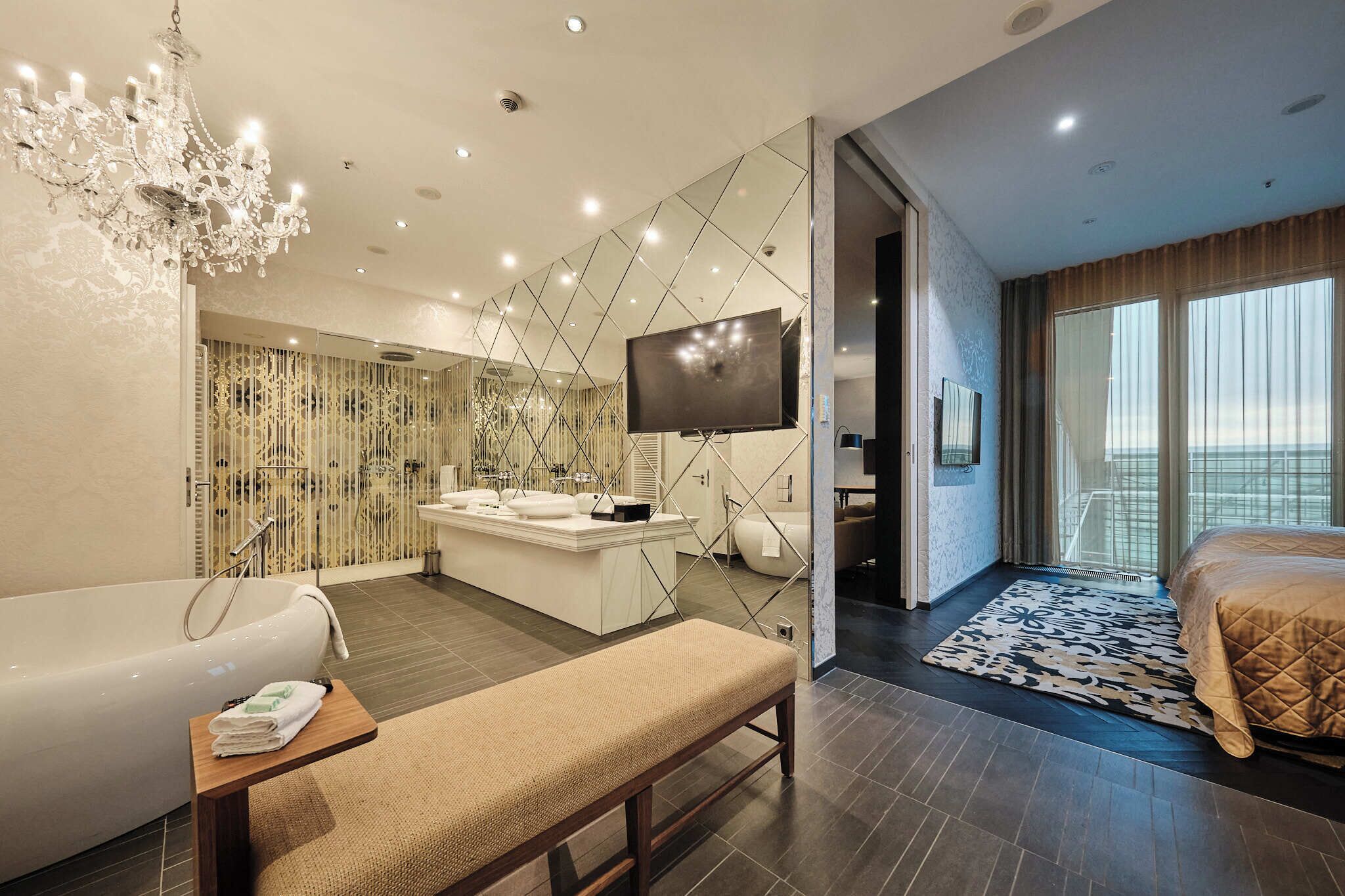 Princess Suite | Salle de bain | Ensemble douche/baignoire, baignoire relaxante profonde