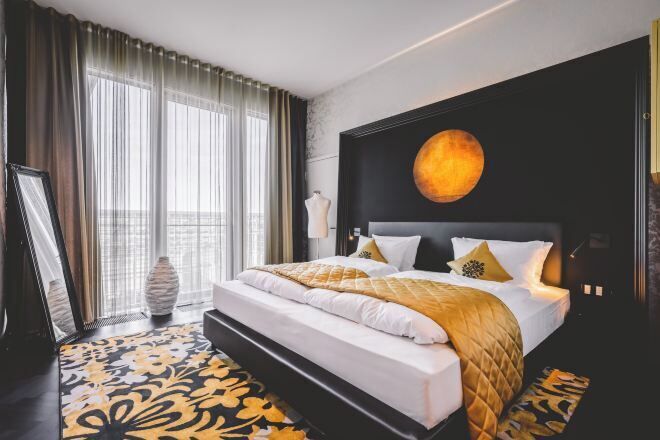 Premium bedding, in-room safe, desk, blackout drapes