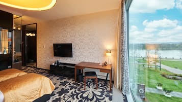 Superior Room Deluxe (partial river view) | Premium bedding, in-room safe, desk, blackout curtains