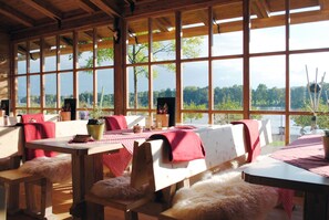 3 restauranter, frokost, lunsj og middag serveres, japanske retter