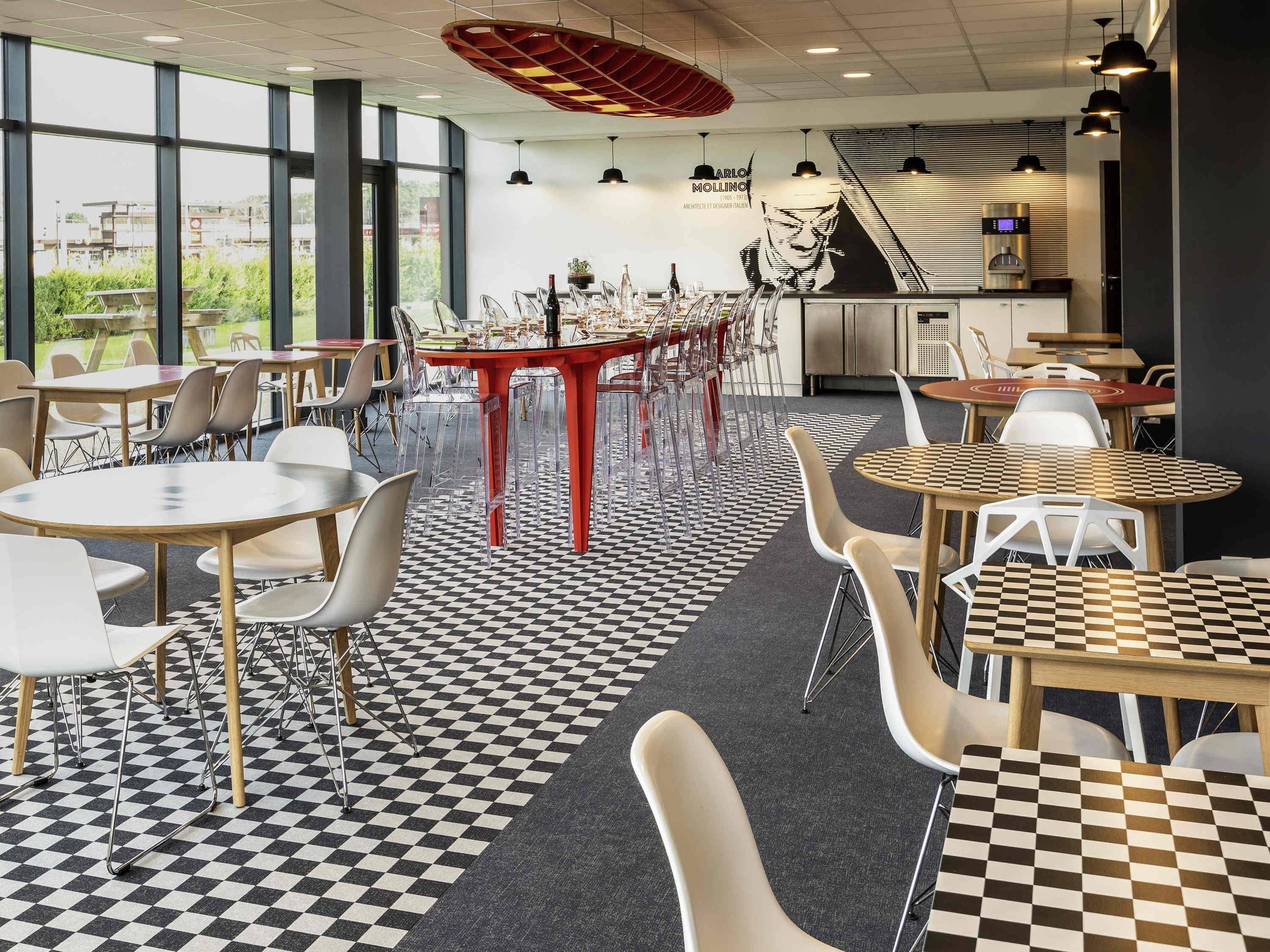 Petit déjeuner et dîner servis sur place, spécialités Cuisine française