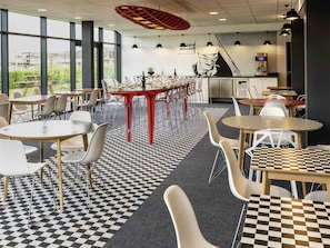 Breakfast and dinner served, French cuisine - ibis Styles Le Mans Sud Mulsanne (Mulsanne)