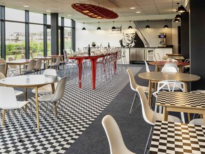 Breakfast and dinner served - ibis Styles Le Mans Sud Mulsanne (Mulsanne)