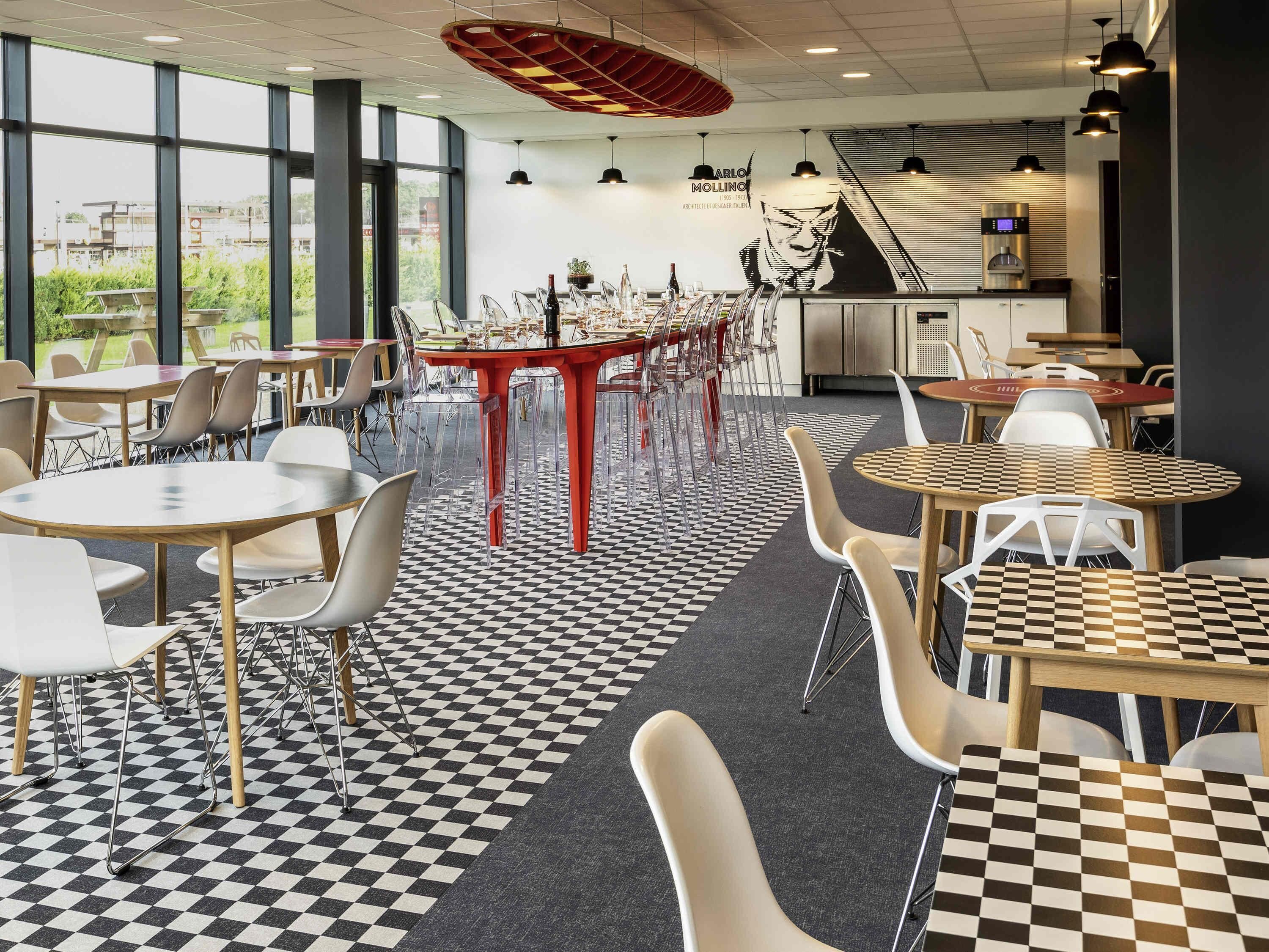 Petit déjeuner et dîner servis sur place, spécialités Cuisine française