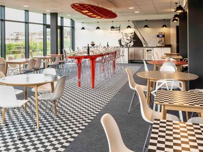 Breakfast and dinner served  - ibis Styles Le Mans Sud Mulsanne (Mulsanne)