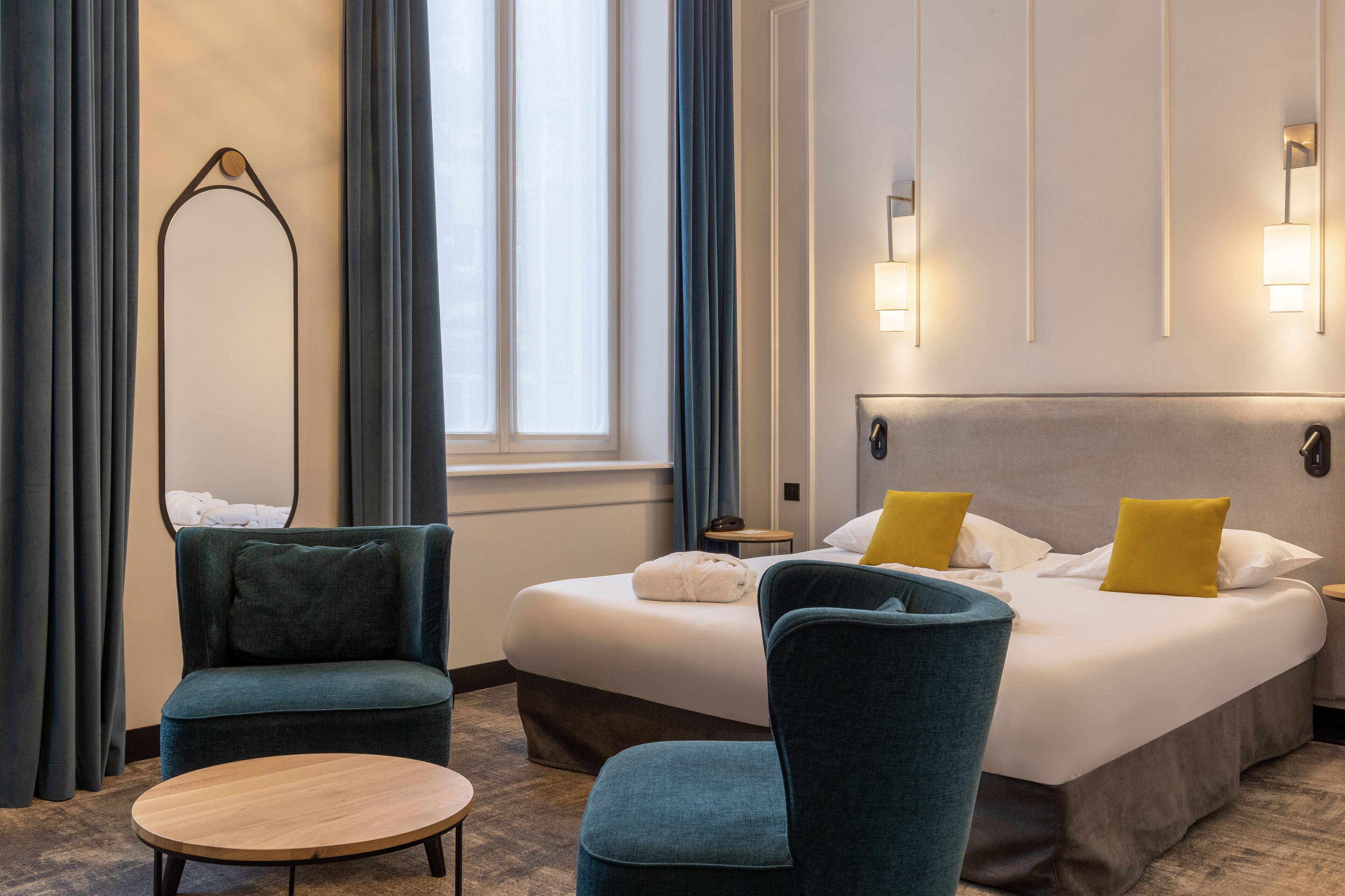 Chambre Deluxe, 1 très grand lit, non-fumeurs | Rideaux occultants, chambres insonorisées, fer et planche à repasser