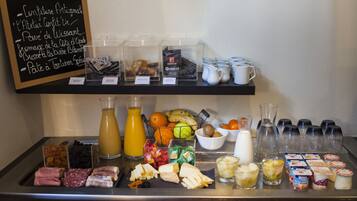 Dagelijks ontbijtbuffet (EUR 14 per persoon)