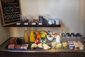 Buffet déjeuner (14 EUR par personne)