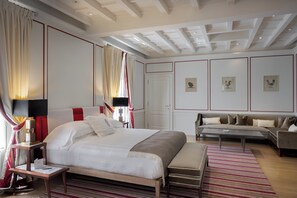Premium bedding, down comforters, minibar, in-room safe - Palazzo Vecchietti (Florence)
