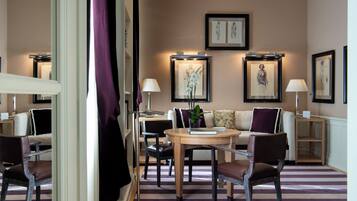 Suite | Lobby