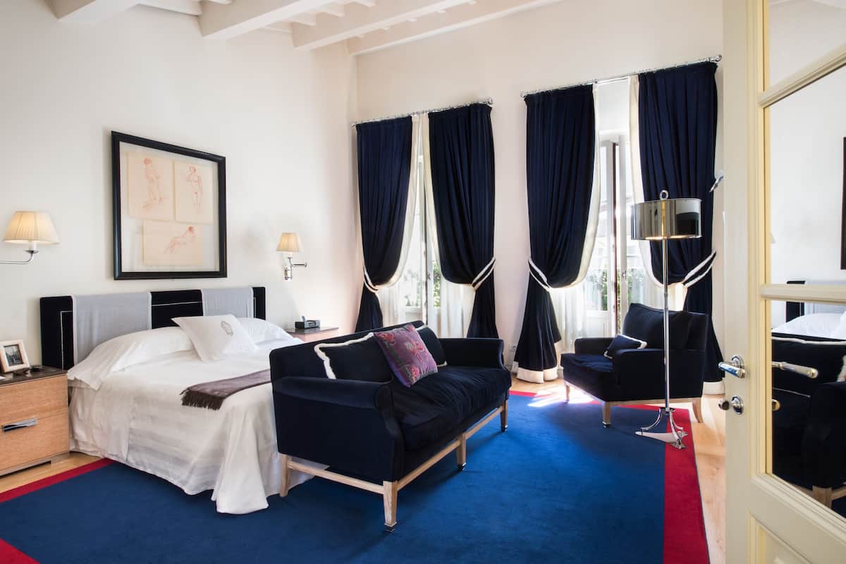 Premium bedding, down comforters, minibar, in-room safe