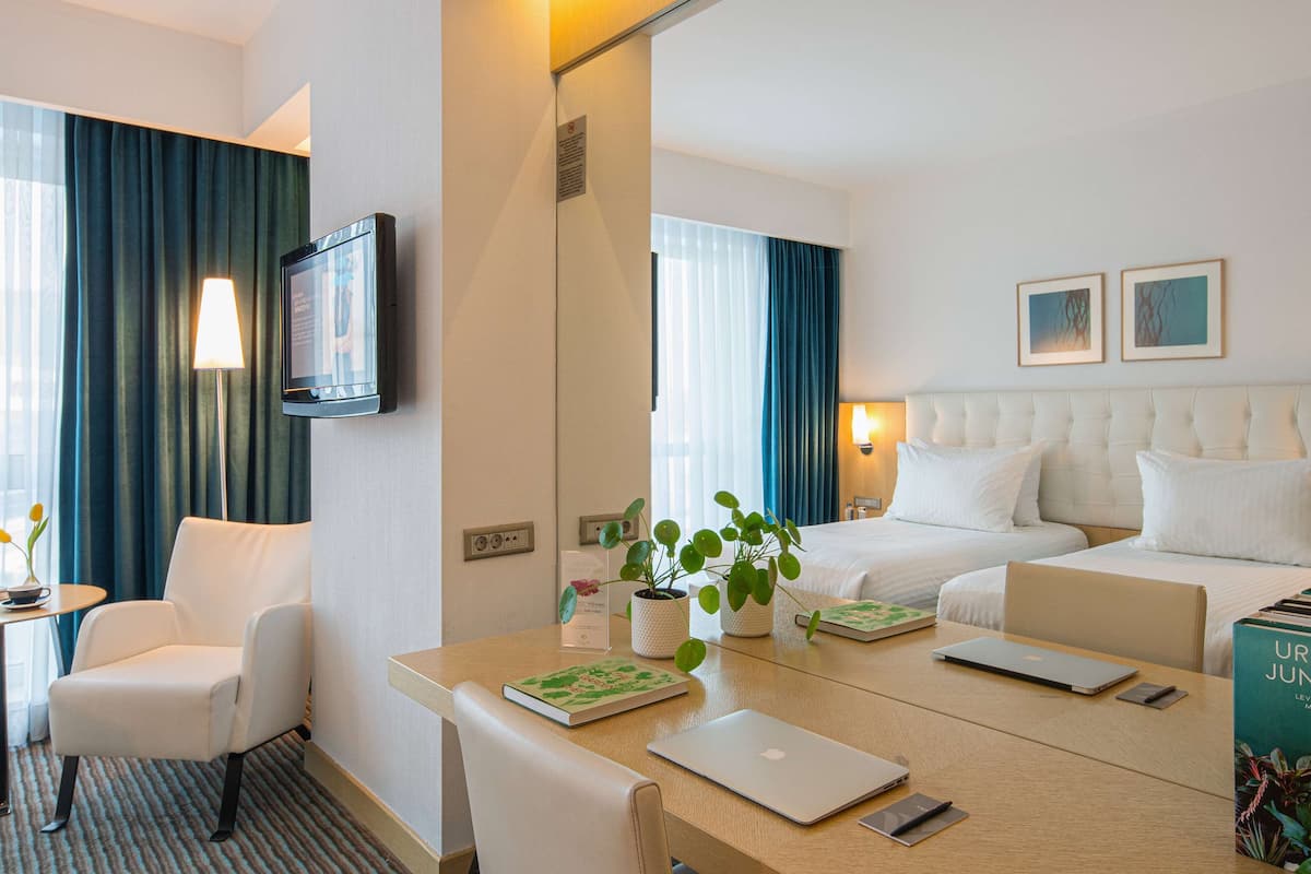 premium bedding, minibar, in-room safe, desk