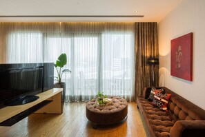 Suite, 1 King Bed, Non Smoking, Terrace | Premium bedding, minibar, in-room safe, desk - Wyndham Ankara (Ankara)