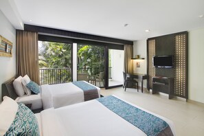 Deluxe-rom | Minibar, safe på rommet, skrivebord og strykejern/-brett