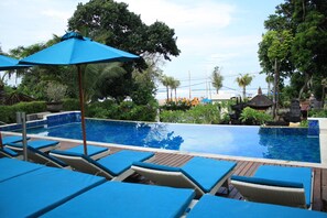 2 utendørsbassenger