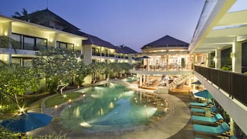 2 outdoor pools