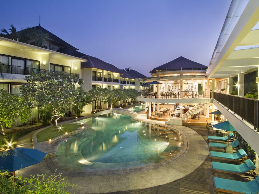 2 outdoor pools