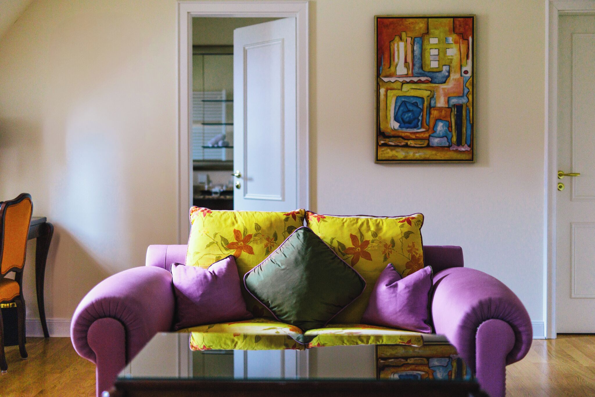 junior suite | living area | flat-screen tv