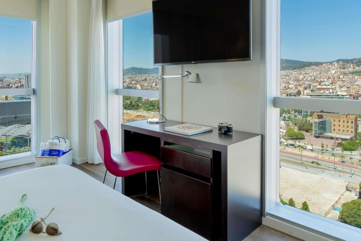 Superior Room, 1 Queen Bed (Views) | Hypo-allergenic bedding available, in-room safe, desk, laptop workspace