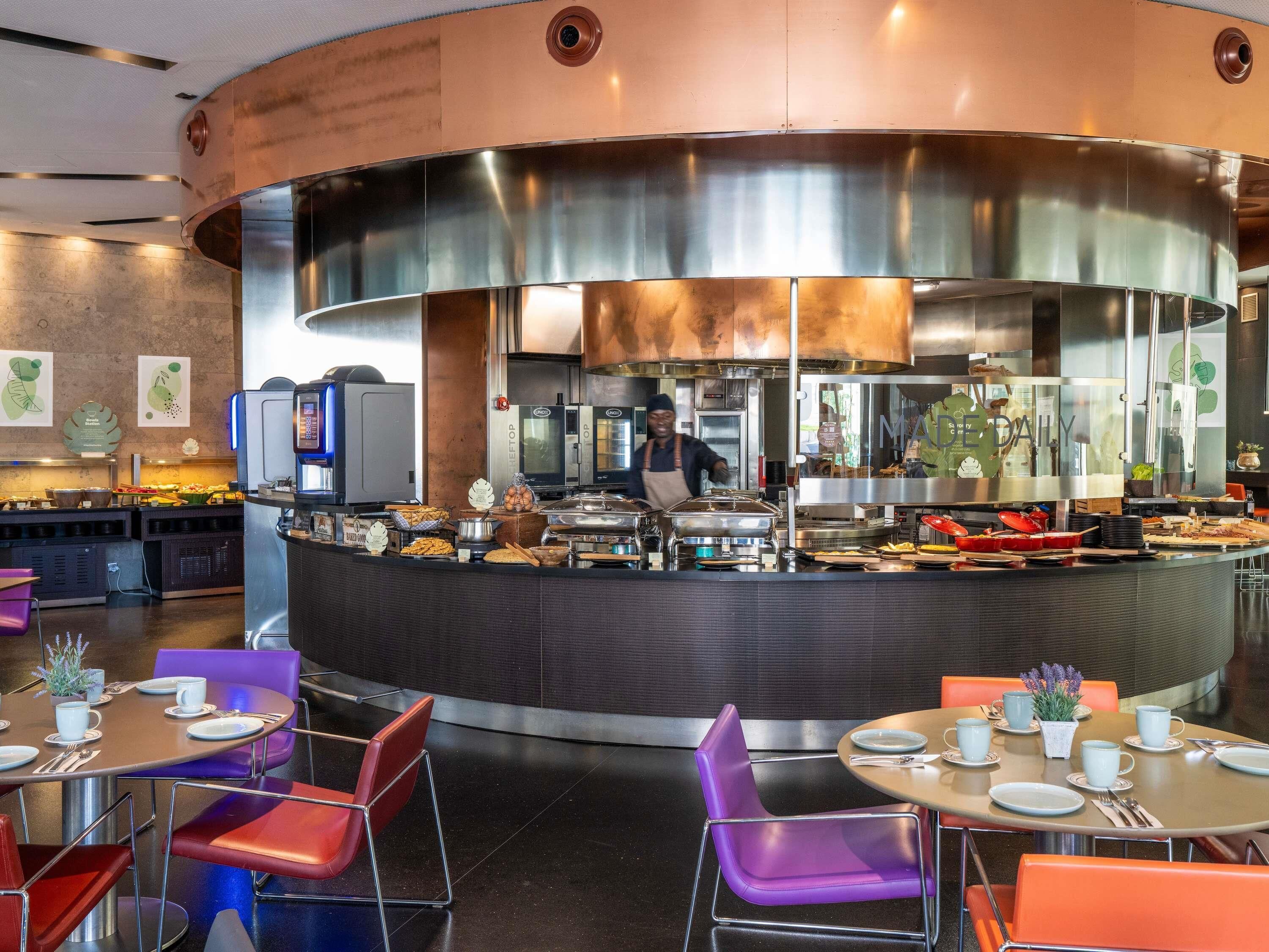 Café da manhã com buffet todos os dias (EUR 20 por pessoa) 