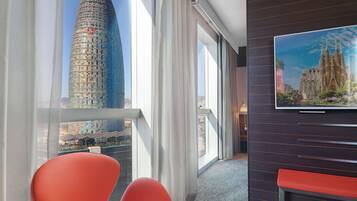 Suite, 1 cama de matrimonio con sofá cama | Ropa de cama hipoalergénica, caja fuerte, escritorio