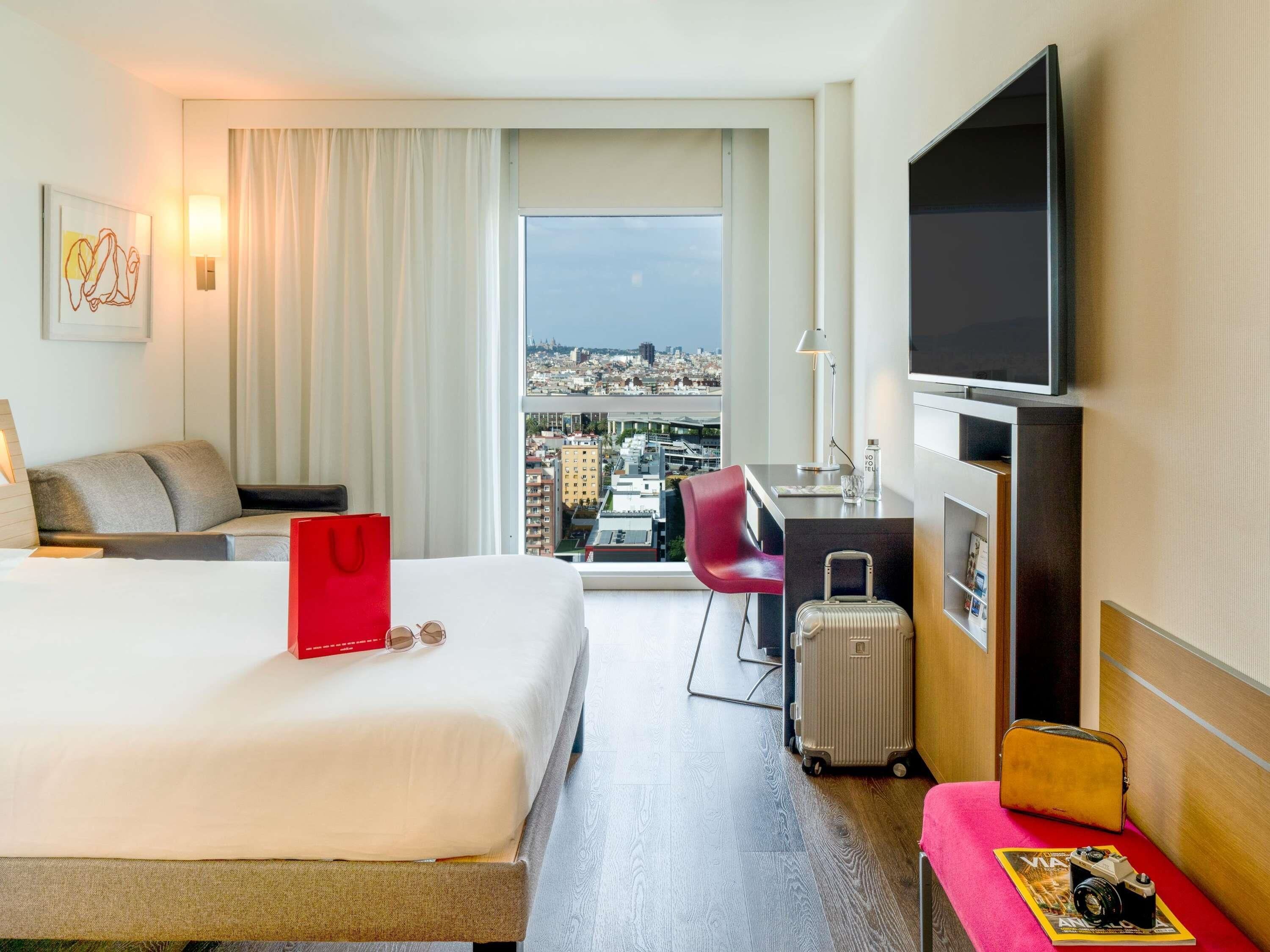 Standard Room, 1 Queen Bed, City View | Hypo-allergenic bedding, in-room safe, desk, laptop workspace