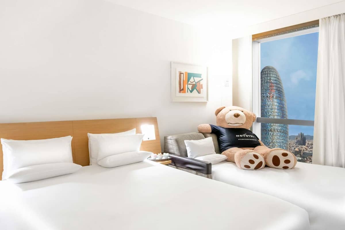 Family Room, 1 Queen Bed with Sofa bed, City View