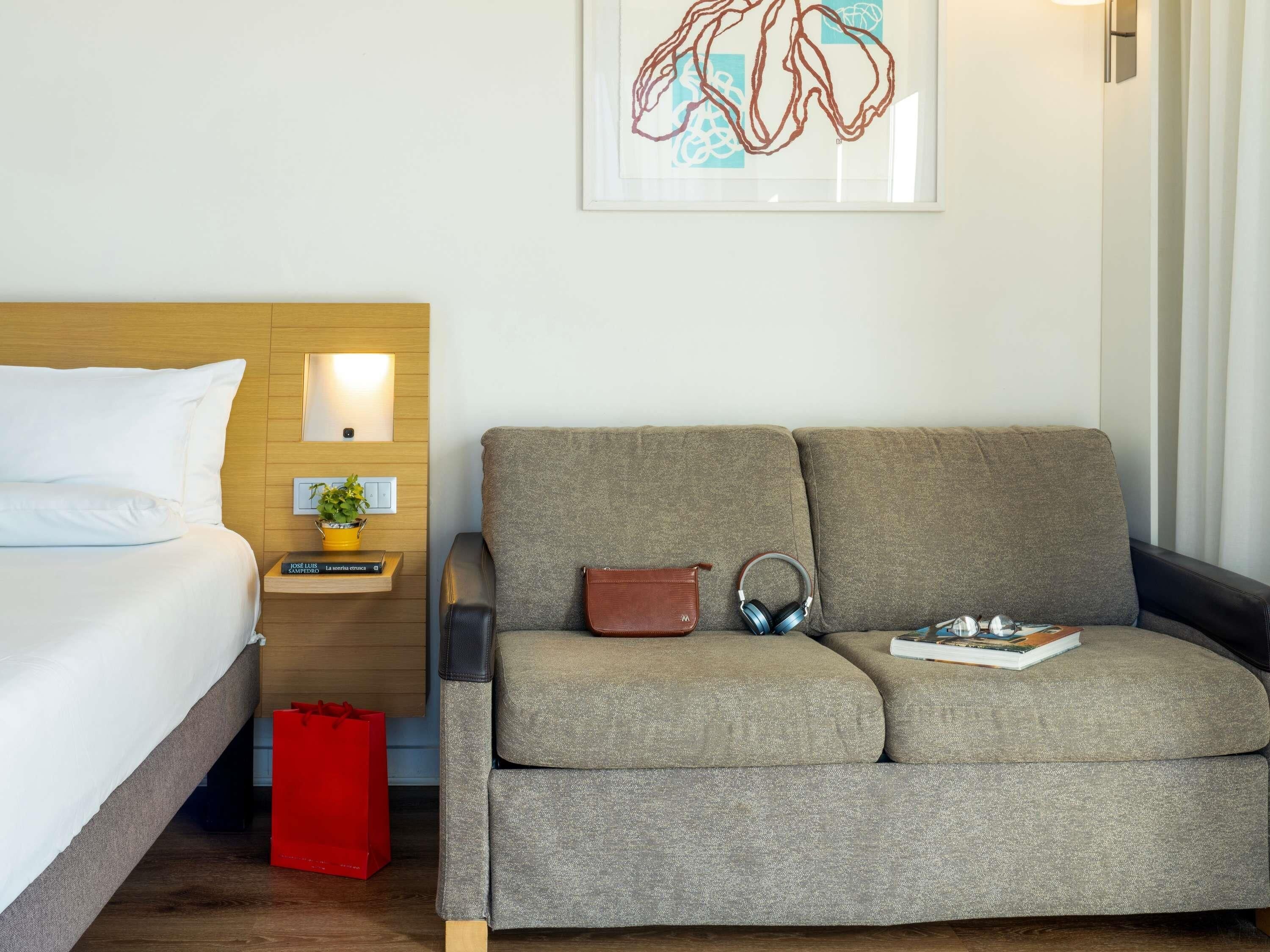 Hypo-allergenic bedding available, in-room safe, desk, laptop workspace
