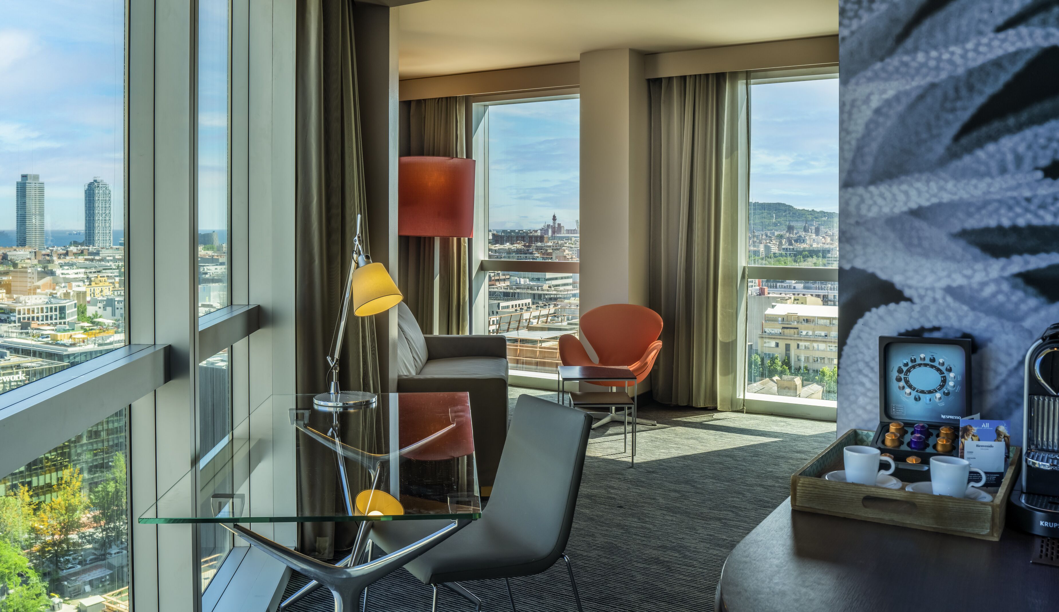 suite, 1 queen bed with sofa bed | 1 bedroom, hypo-allergenic bedding, in-room safe, desk