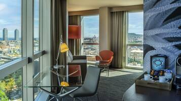 Suite, 1 queensize bed met slaapbank | Hypoallergeen beddengoed, een kluis op de kamer, een bureau