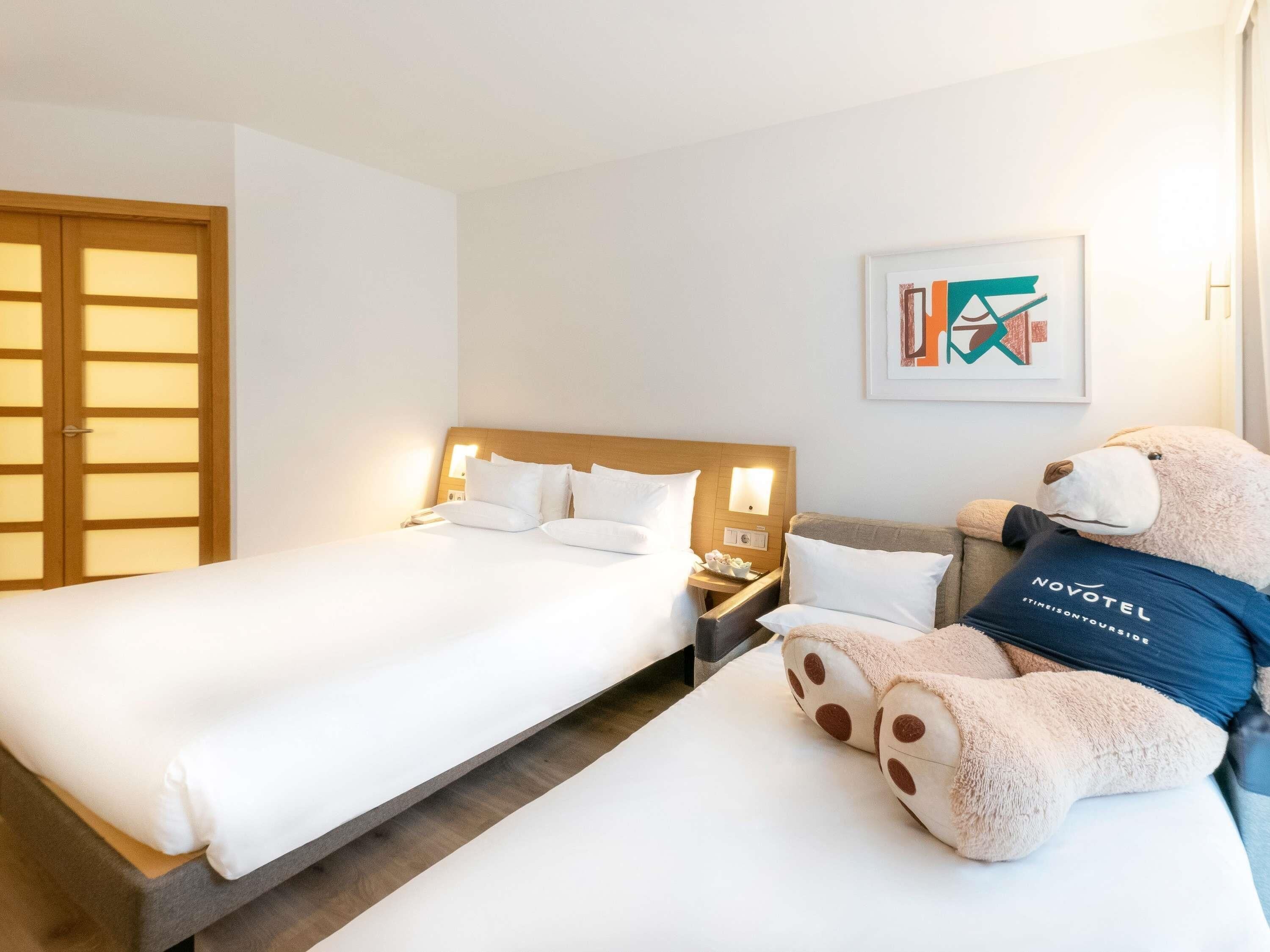 Literie hypoallergénique, coffres-forts dans les chambres, bureau