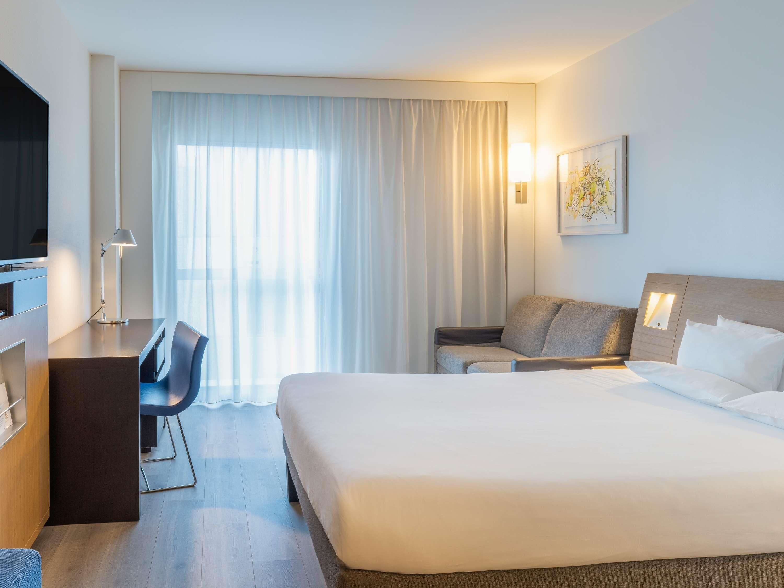 Literie hypoallergénique, coffres-forts dans les chambres, bureau