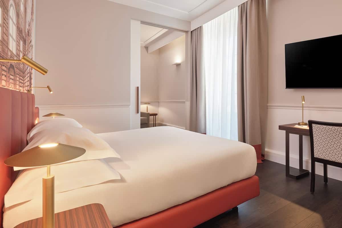 Premium bedding, minibar, in-room safe, desk