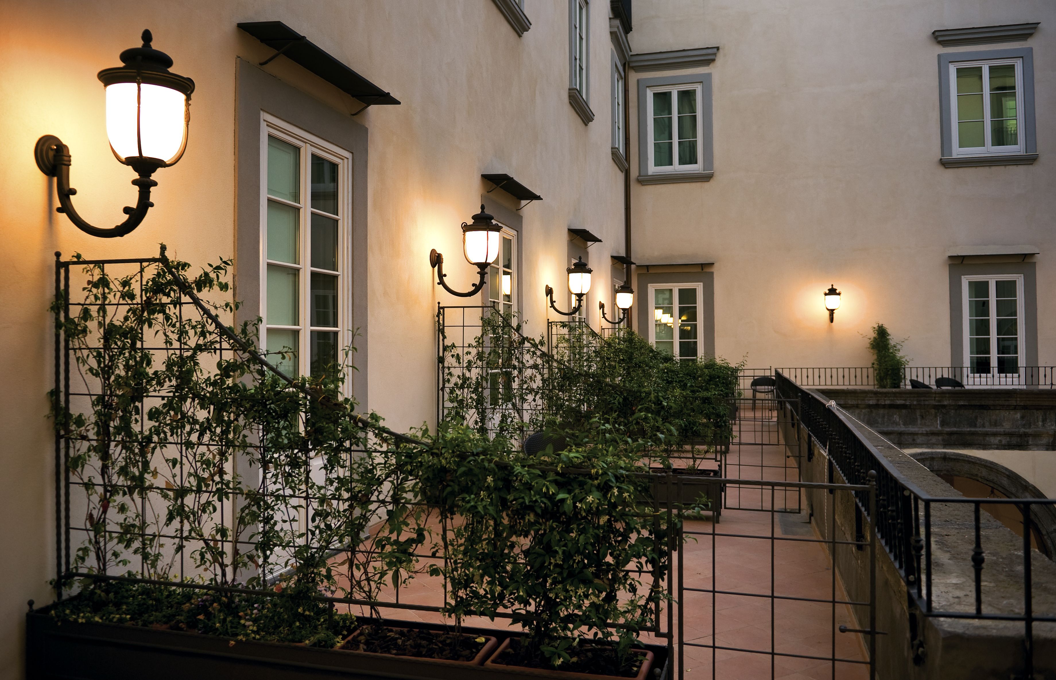 superior room, 1 queen bed | balcony view
