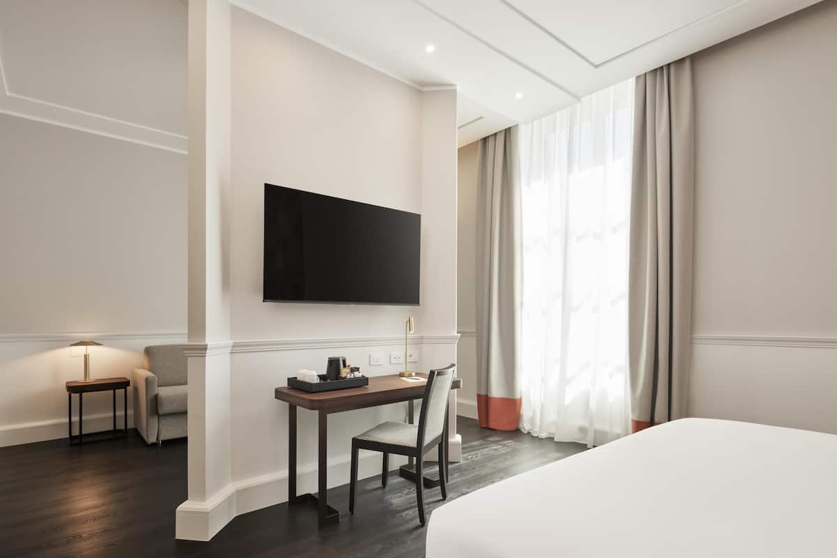 Junior Suite, 1 Queen Bed | Premium bedding, minibar, in-room safe, desk