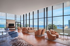 Vinbar, utsikt mot havet, öppet alla dagar